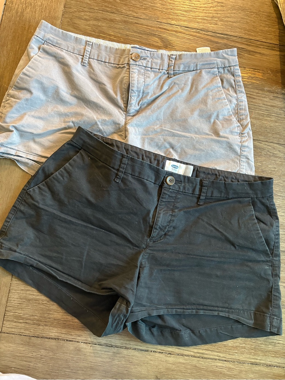 Old Navy Women’s Mid Rise Everyday Shorts- Black and Light Gray- size 8